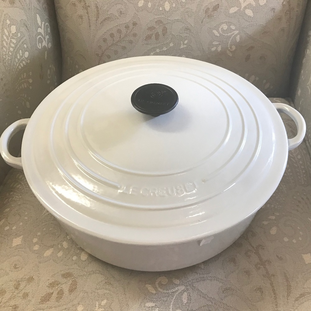 Le Creuset 6.75 qt Round Wide Dutch Oven/ Vapeur (Light grey) Color